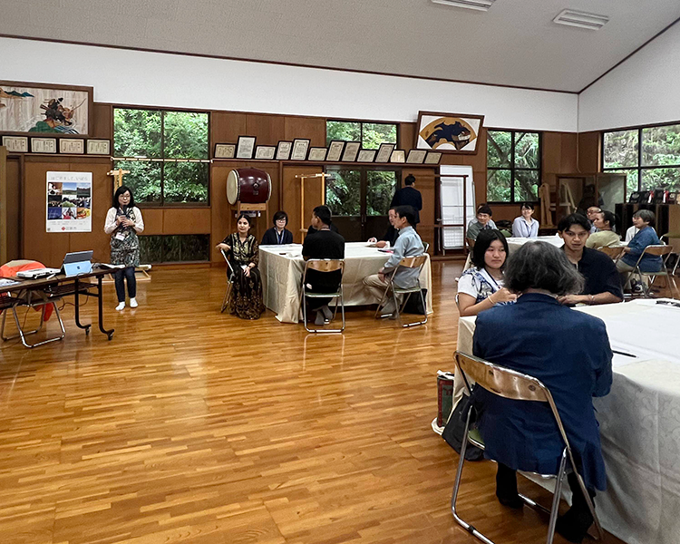 外国人による日本語弁論大会に合わせて行われた、井原市で開催されたワールドカフェの様子。地元の方と出場した外国人が交流した